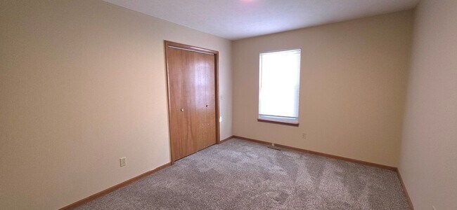 Building Photo - 3 Bedroom 2 Bathroom home in Nixa for $1395!