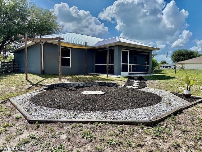 Building Photo - 6016 Lindbrook Ave