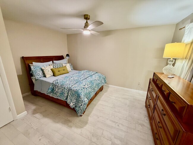 Building Photo - 220 Park Blvd N