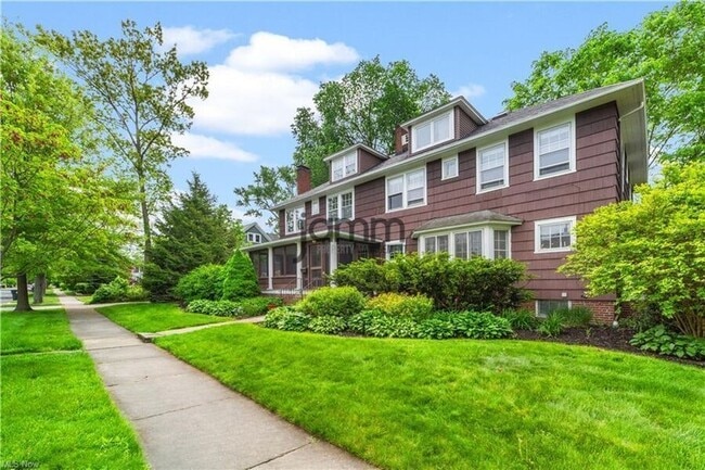 Building Photo - 2425 Demington Dr