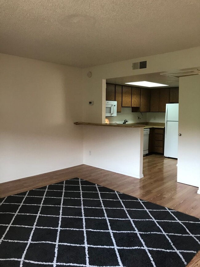 Building Photo - One Bedroom Tempe Condo $1,100.00 Near ASU...