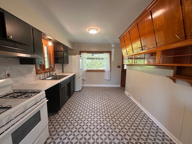 Building Photo - 4806 Imperial Terrace