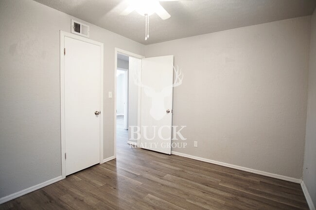 Building Photo - 2804 SW 82nd St