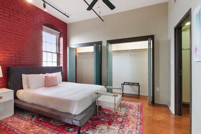 Building Photo - 1039 Constance St