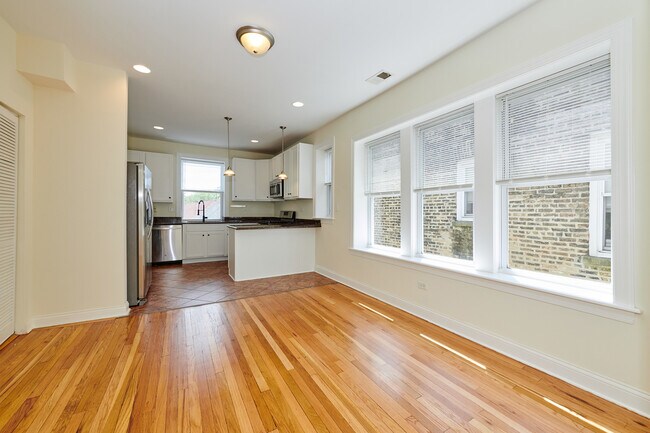 Building Photo - 7209 N Damen Ave