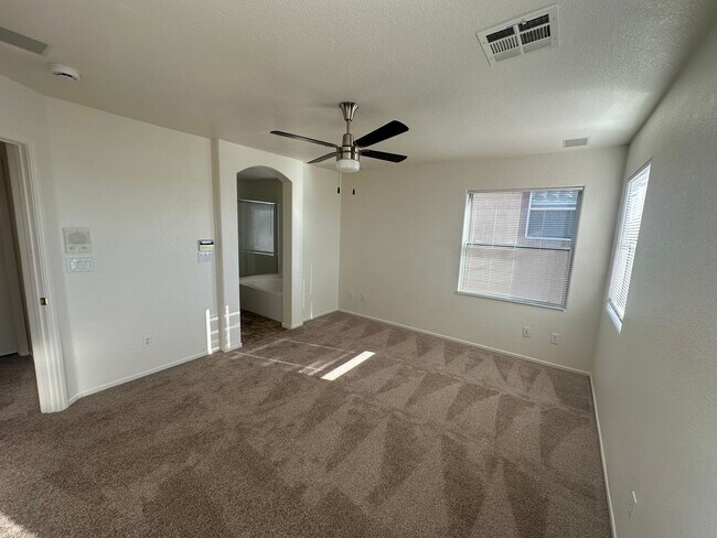 Building Photo - Beautiful 3 Bedroom Home with RV Parking