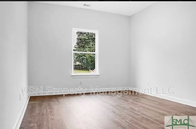 Building Photo - 2204 Iowa St