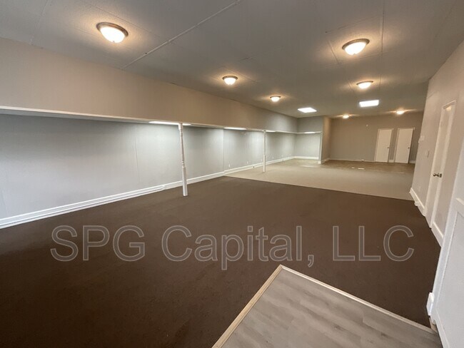 Building Photo - 62 E King St