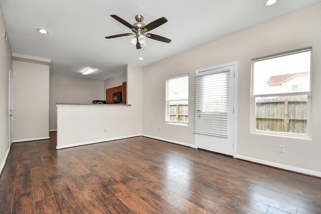 Building Photo - 8706 Beviamo St