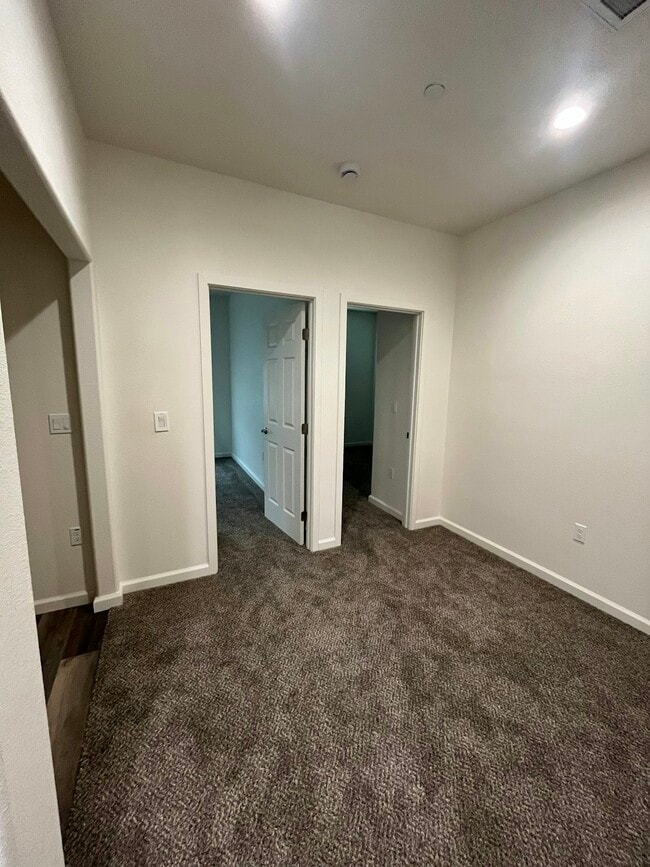 Building Photo - 4527 14th Ave