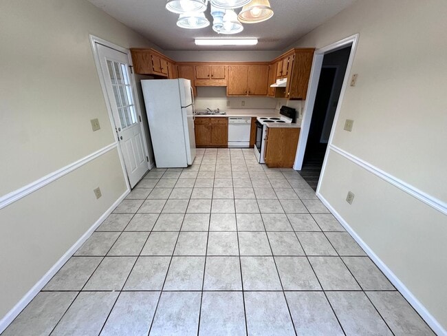 Building Photo - 346 Leafmore Rd SW