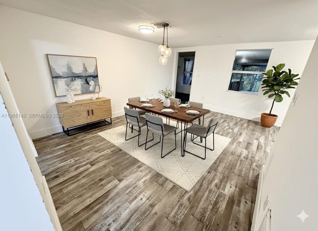 Building Photo - 1621 SW 117th Ave