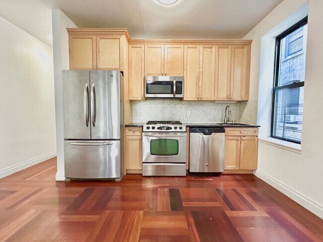 Building Photo - 607 W 137th St