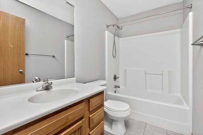 Building Photo - SPACIOUS LIVING!! 4 Bedroom, 3 Bathroom Home in Waukee!