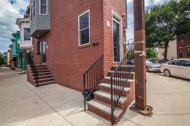 Building Photo - 3 br, 2 bath Triplex - 3842 LANCASTER AVE ...