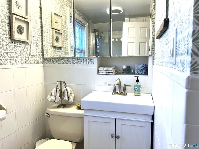 Building Photo - 80 Ridgewood Ave