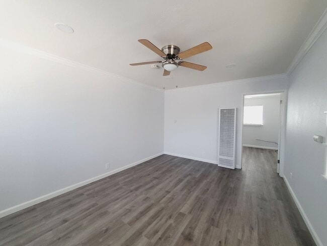 Building Photo - Ground floor One bedroom with Private Patio