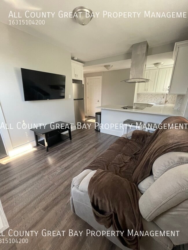 Building Photo - 184 E Main St