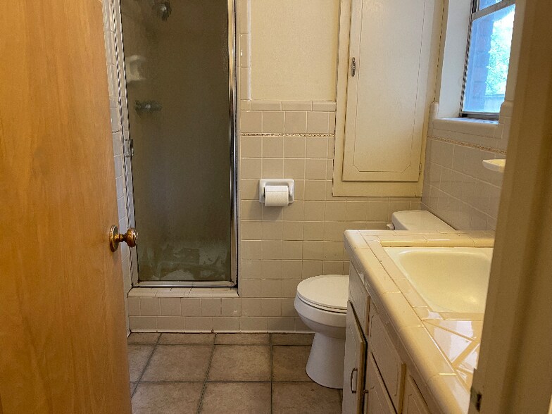 Building Photo - 2111 Scripture St