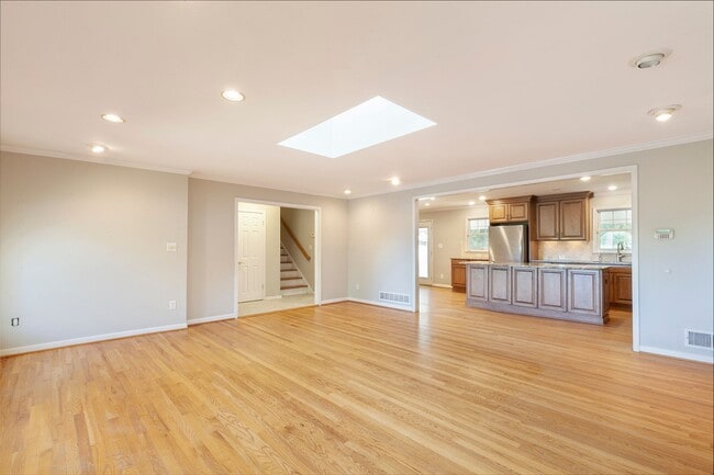 Building Photo - 3741 Fox Glen Ct NE