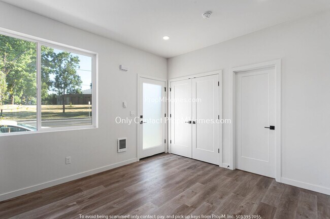 Primary Photo - Modern Apartment in the Heart of NE! Half ...