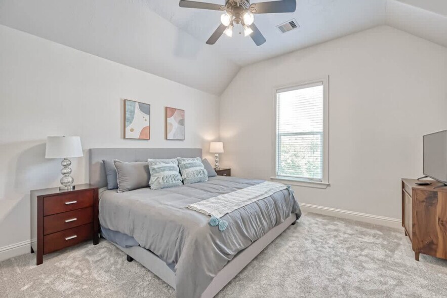 Building Photo - 1352 Dorothy St