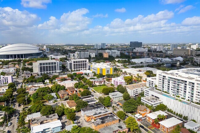 Primary Photo - 1060 NW 7th St