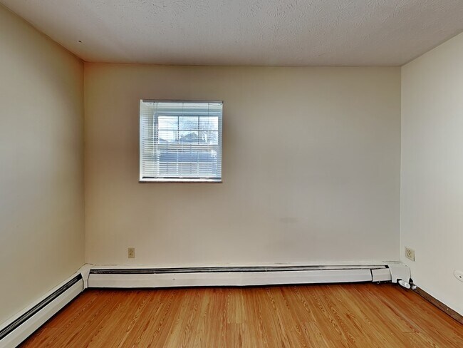 Building Photo - 49 E 14th Ave