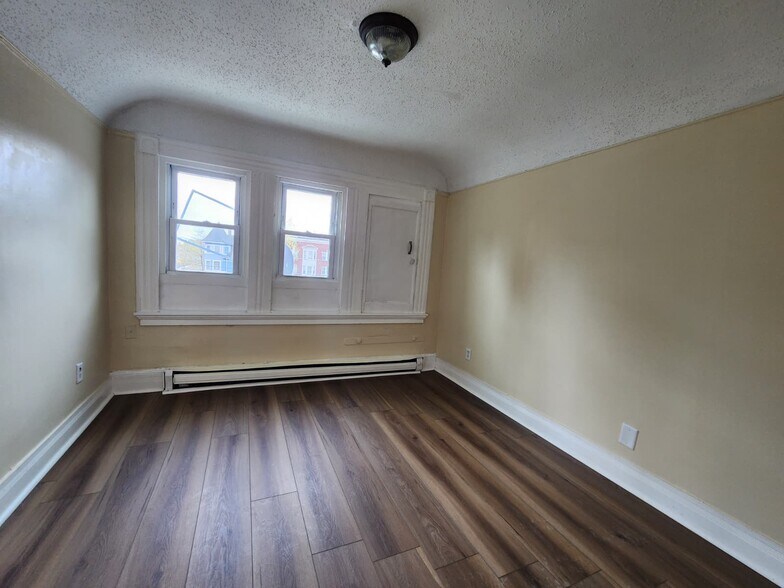 Building Photo - 170 Sherman Ave