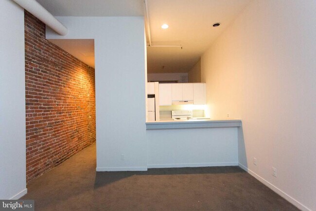 Building Photo - 132 Arch St