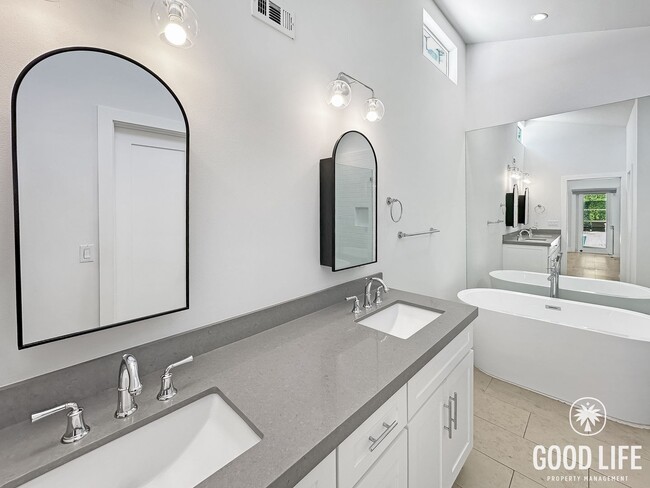 Building Photo - Stunning 3BR Home in Santa Ana with Private  Large Yard, Modern Upgrades & 2-Car Garage