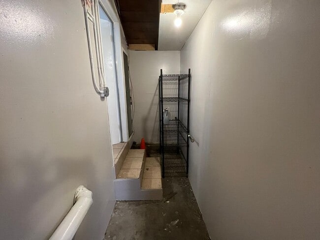 Building Photo - Single level condo