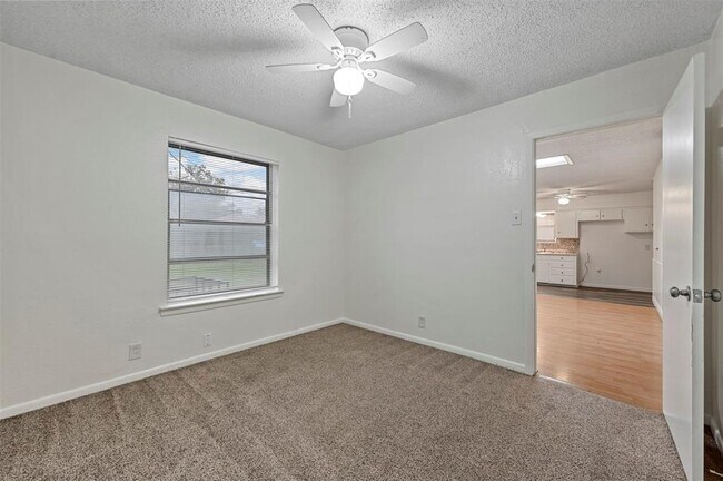 Building Photo - 3532 Hilton Dr