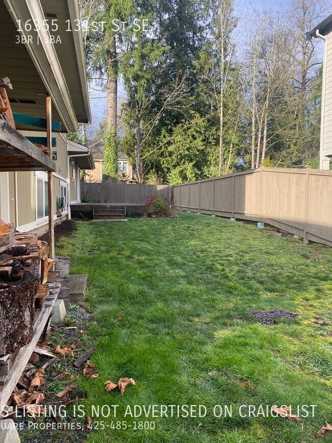 Building Photo - Unique 3 Bedroom Home with Daylight Baseme...