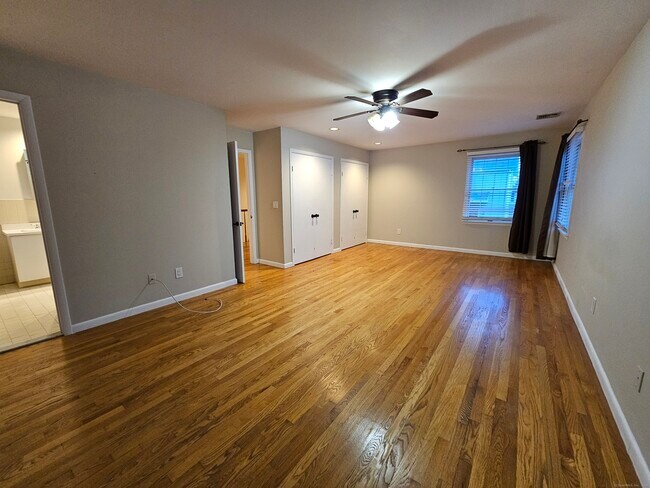 Building Photo - 246 Seaside Ave