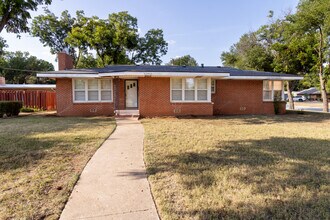 Building Photo - 2400 Hampstead Ln