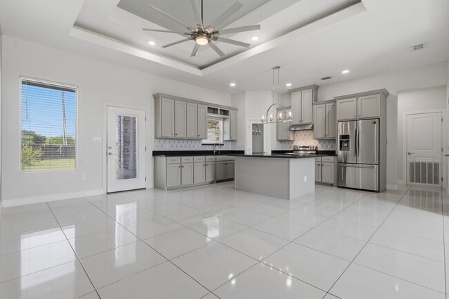 Building Photo - 16584 Barnes Ct