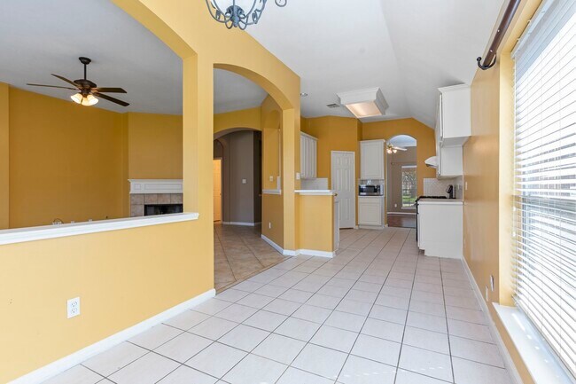Building Photo - 10415 Courtley St