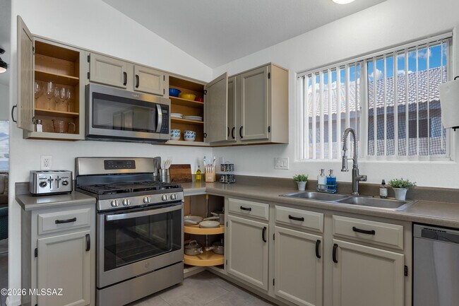 Building Photo - 5537 W Panther Butte St
