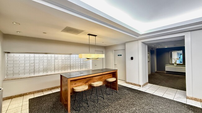 Building Photo - Comfortable Studio Living with Balcony, Parking & Storage at Daniel Burnham Court