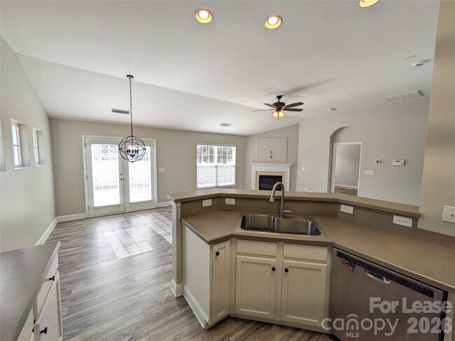 Building Photo - 141 Golden Valley Dr