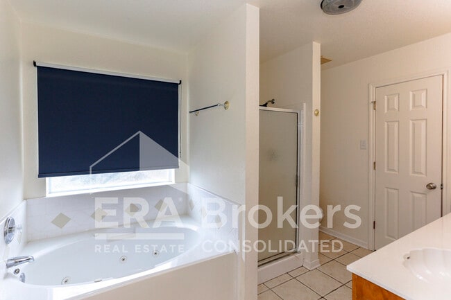 Building Photo - 2802 Southwood Dr