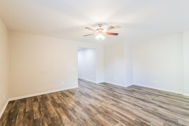 Building Photo - 8225 W Kittiwake Ln