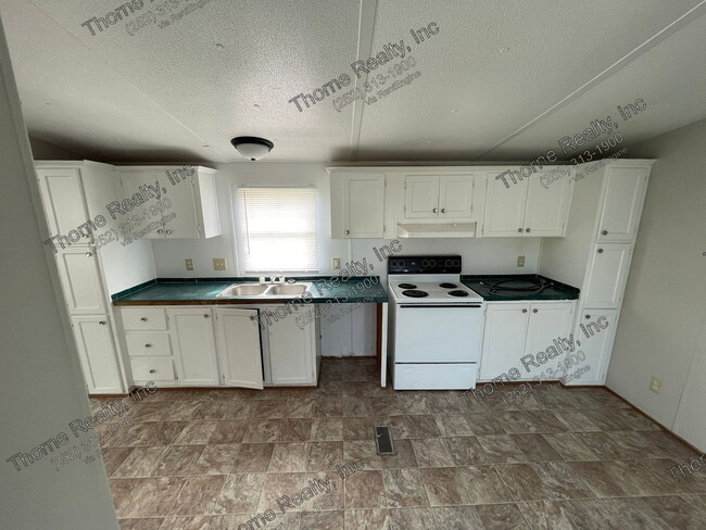 Building Photo - 126 Hemlock Ln