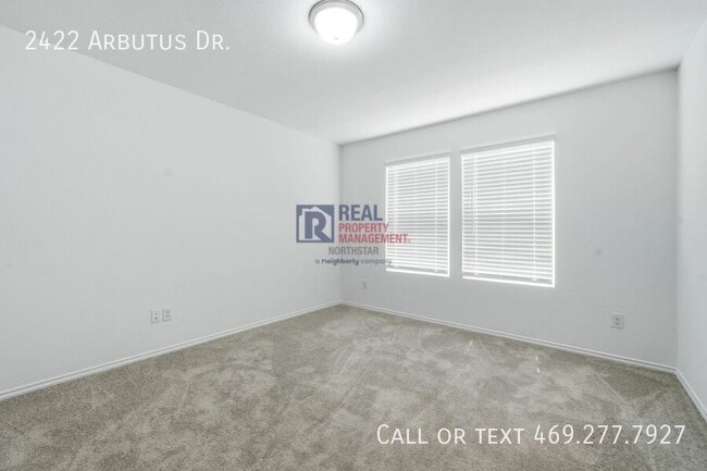 Building Photo - 2422 Arbutus Dr