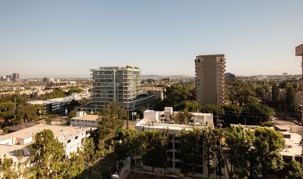 Building Photo - 100 S Doheny Dr