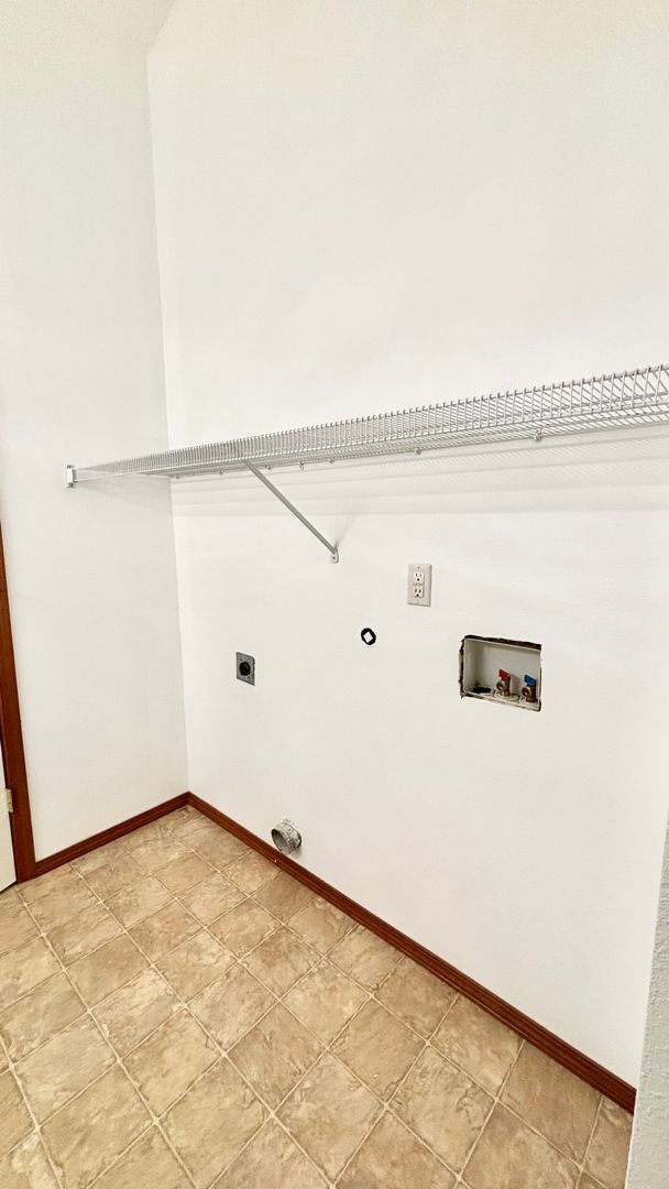 Building Photo - N0611