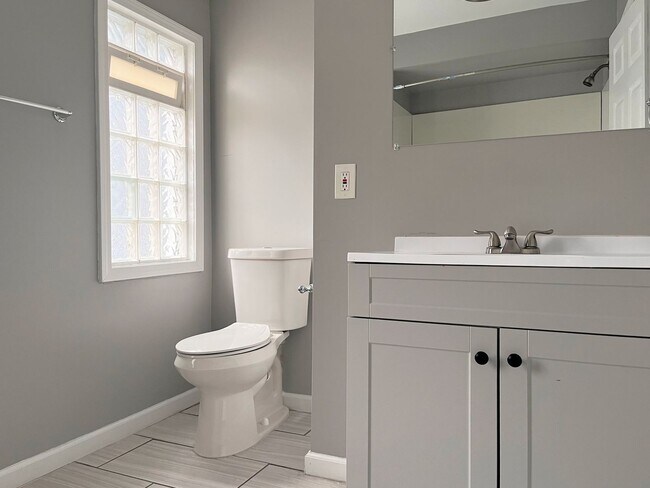 Building Photo - 1025 West Ave