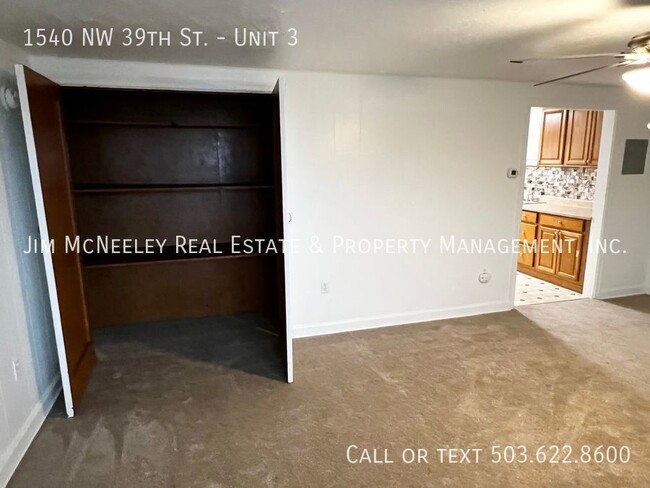 Building Photo - Well Maintained Upper Unit With Ocean View!