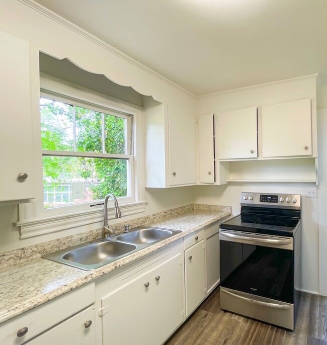 Building Photo - 110-116 Dobbs St - Unit 116